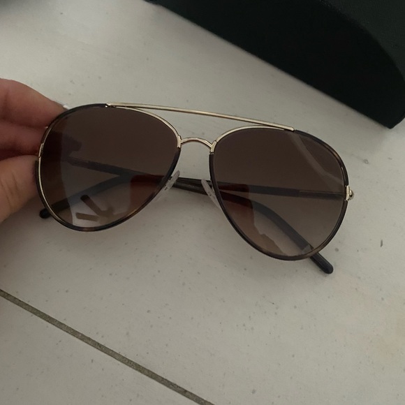 Prada sunglasses 😎 - Picture 3 of 6